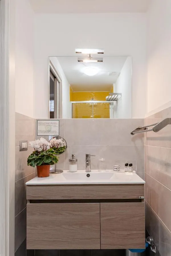 Monteoliveto 33 Hotell Neapel Italien
