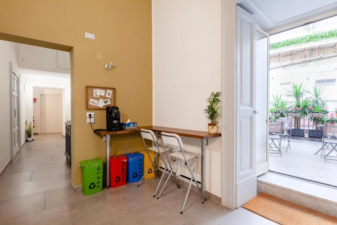 Monteoliveto 33 Hotell Neapel